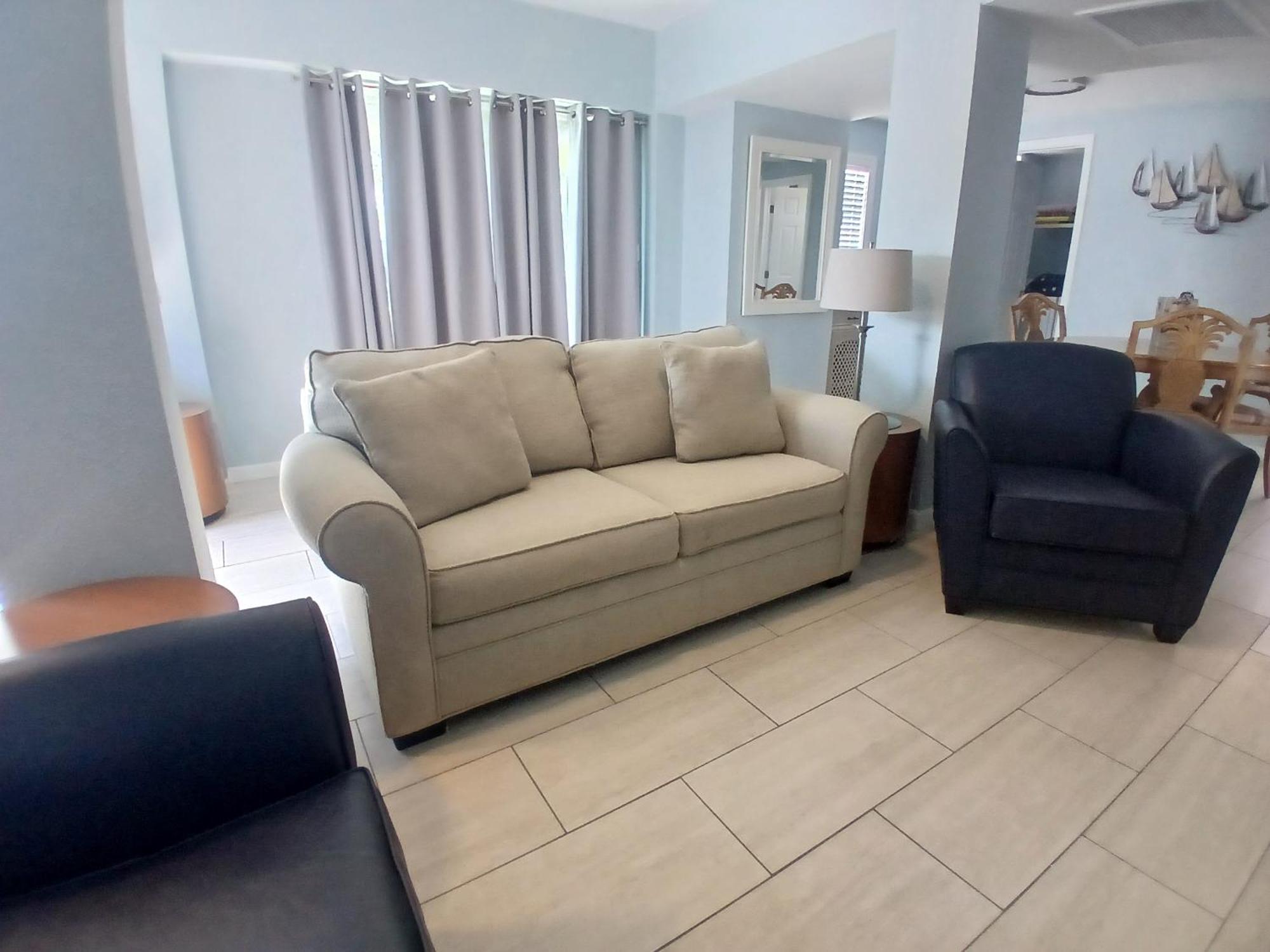 Egret - 1st Floor Freshly Updated Kit W&d 3 Miles To